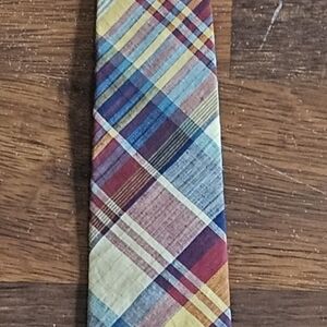 VINTAGE LORD & TAYLOR mens made in India tie SIZE 56x3 MULTICOLOR